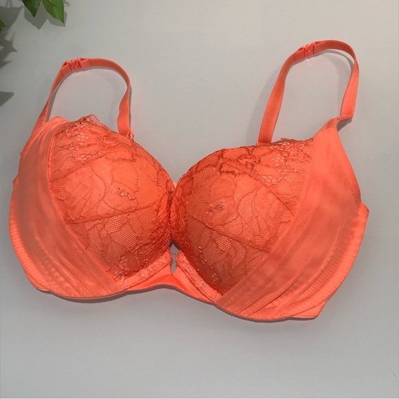 Victoria Secret Padded Demi Bra - 3 Way Straps - Picture 5 of 9